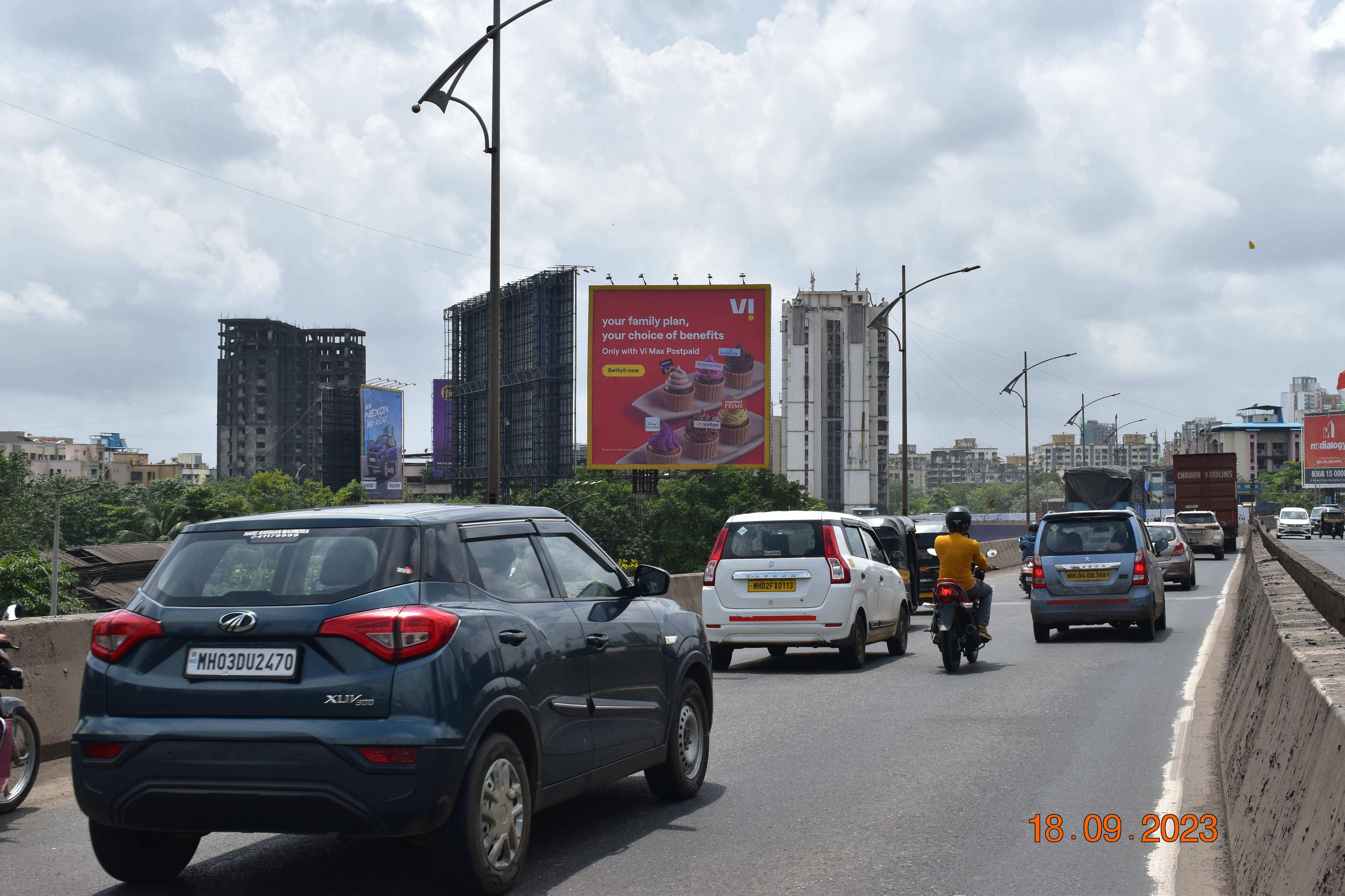Majiwada Junction LHS hoarding